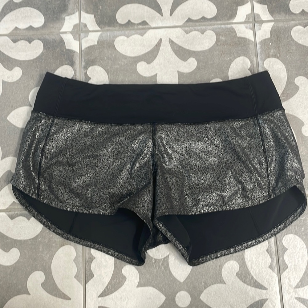 EUC lululemon size 6 2.5” speed shorts
